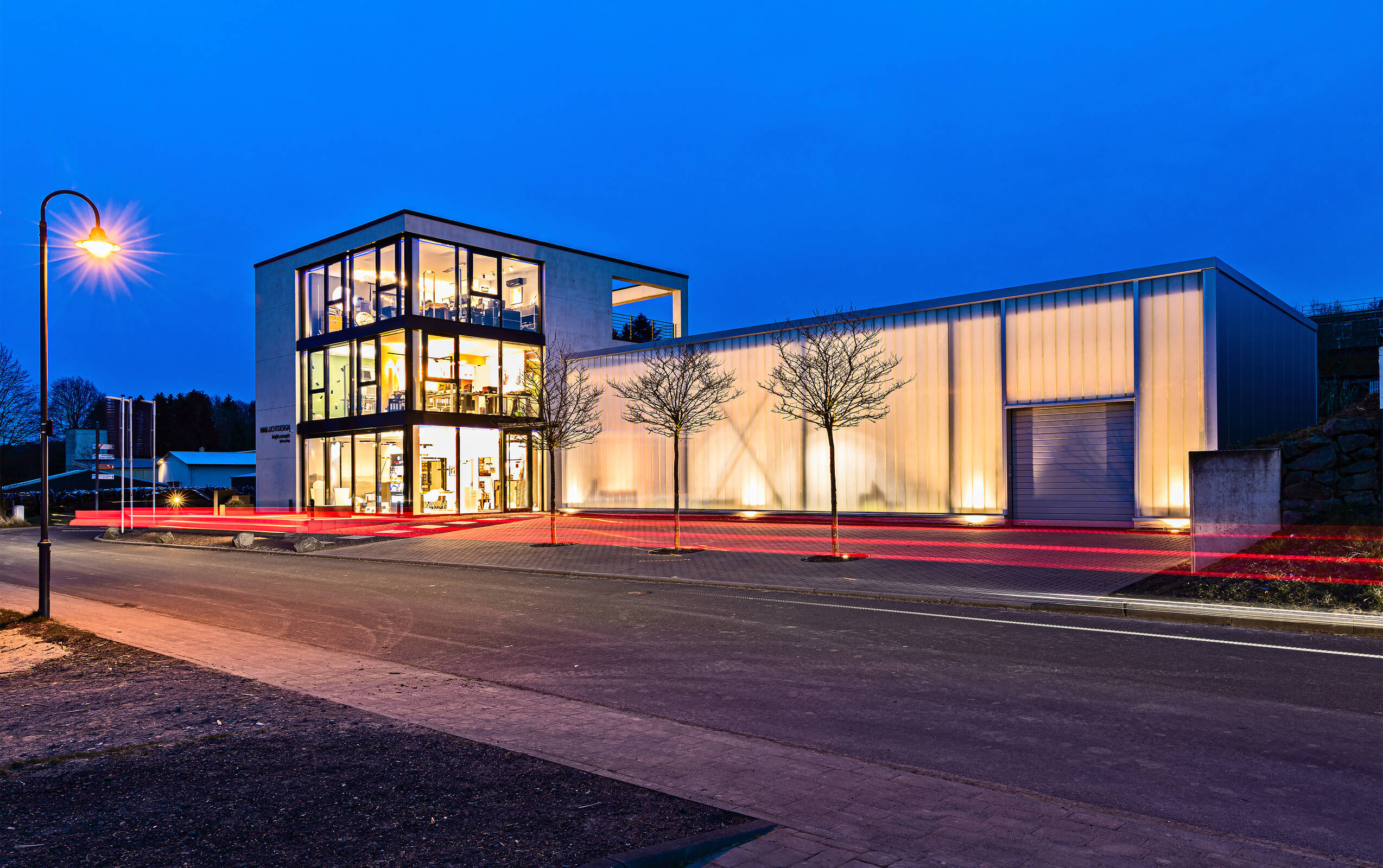 Hau Lichtdesign Gebäude mit Showroom in Waldesch bei Koblenz