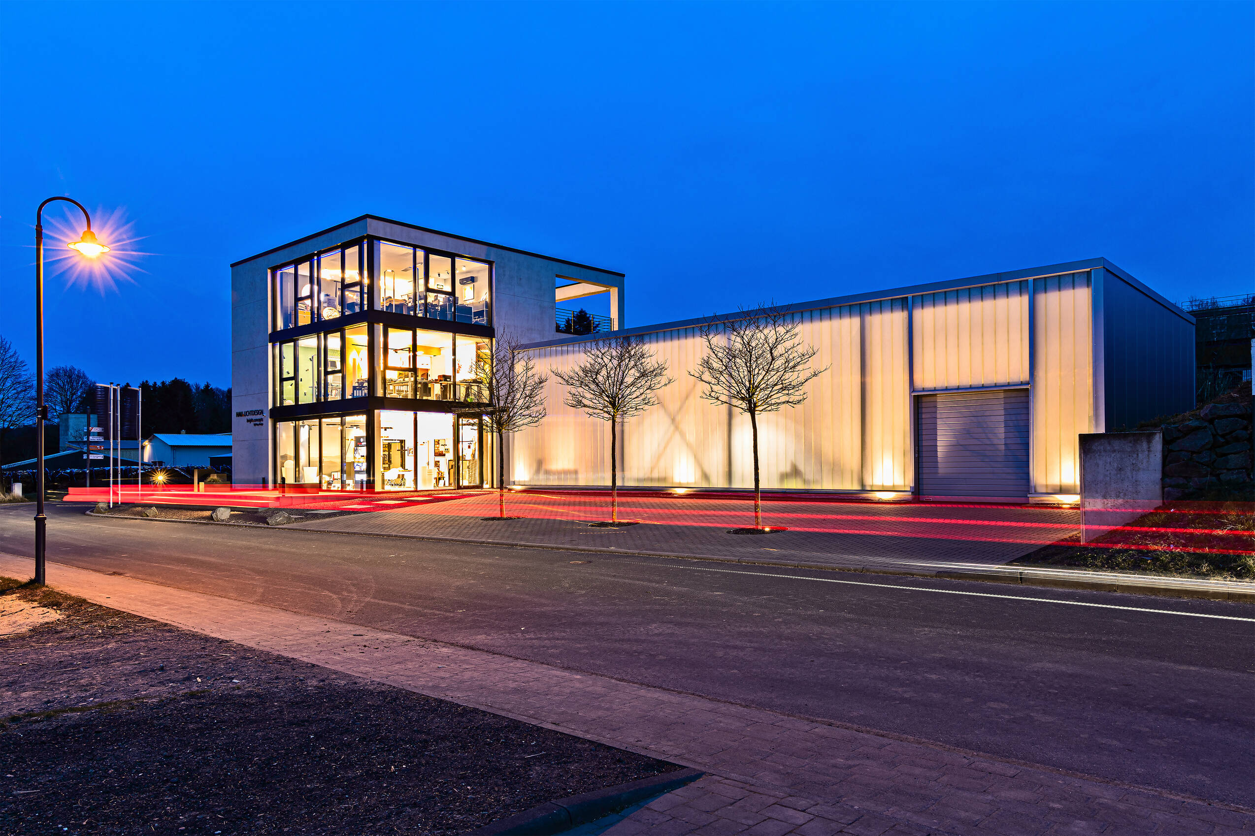 Hau Lichtdesign Gebäude mit Showroom in Waldesch bei Koblenz