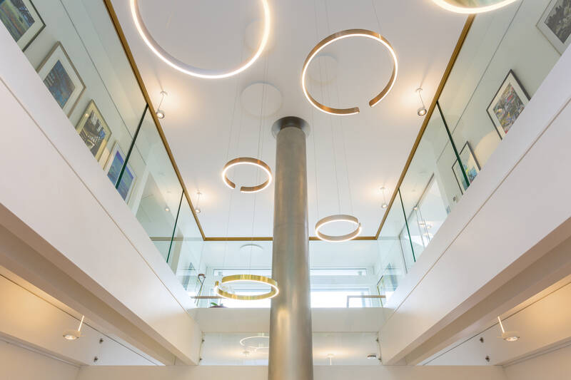 Occhio Pendelleuchten im Foyer