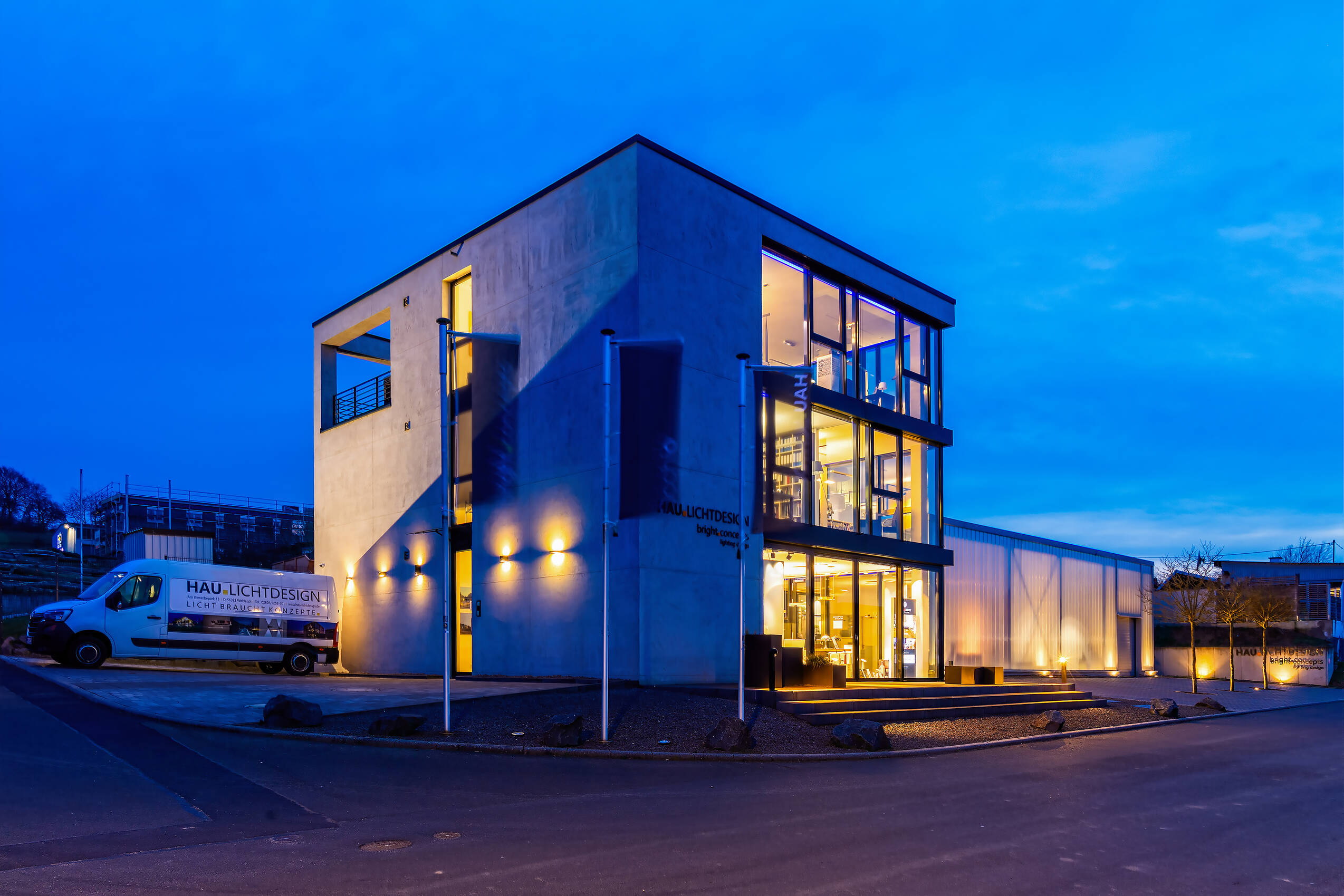 Hau Lichtdesign Gebäude am Abend beleuchtet